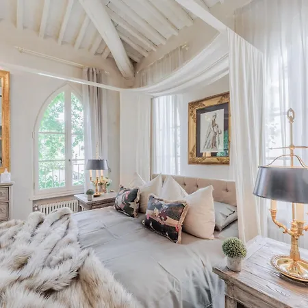 Apartment In Near Via Fillungo *