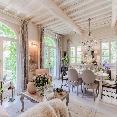 Apartment In Near Via Fillungo *