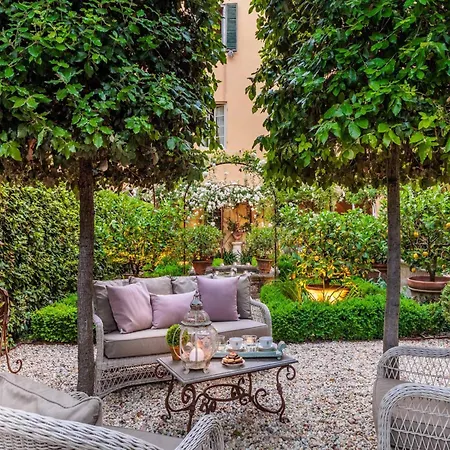 In With Garden, Wifi * Lucca