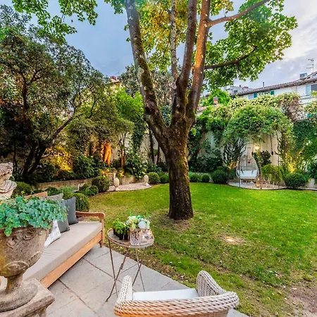 Apartment In With Garden, Wifi