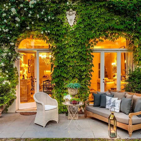 Apartment In With Garden, Wifi *