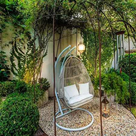 Apartment In With Garden, Wifi
