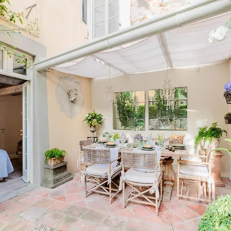 In With Garden, Wifi * Lucca