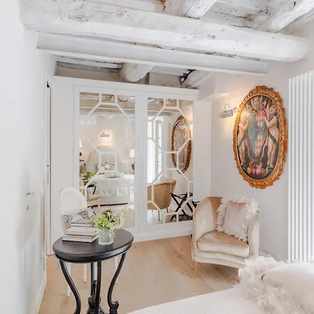 Apartment In Near Via Fillungo *